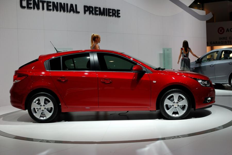  Chevrolet Cruze Hatchback 2012 года  (фото 5 из 13)